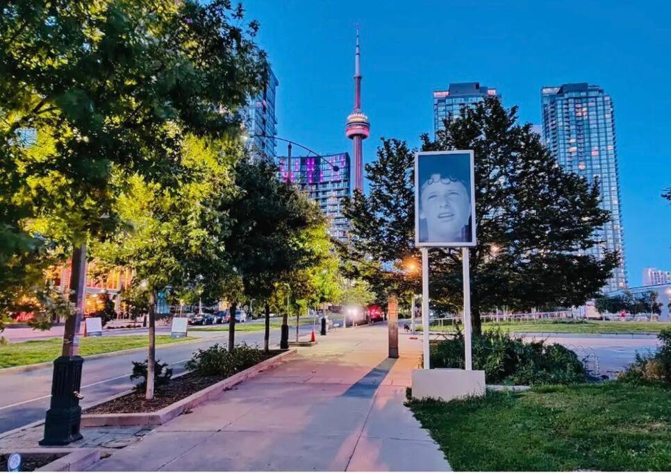 Deluxe Suite Toronto Exterior foto